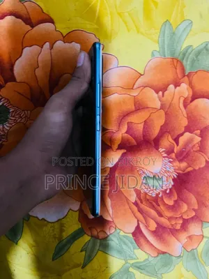 মোবাইল ফোন ৮ জিবি সাদা