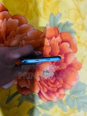 মোবাইল ফোন ৮ জিবি সাদা