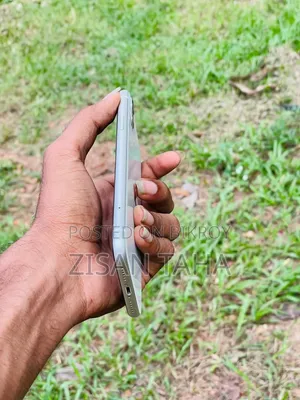 অ্যাপল আইফোন ১১ ১২৮ জিবি সাদা