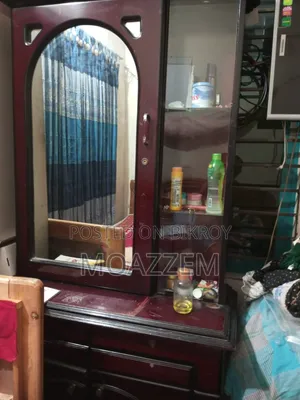 ড্রেসিং টেবিল