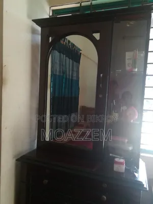 ড্রেসিং টেবিল