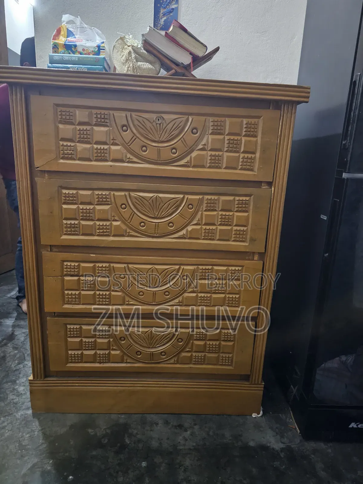 কাঠের ওয়ার্ডরোব ৪ ড্রয়ার