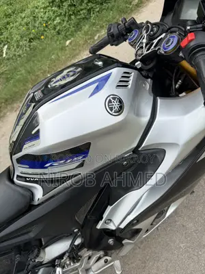 Yamaha R15M 2021 Silver