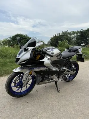Yamaha R15M 2021 Silver