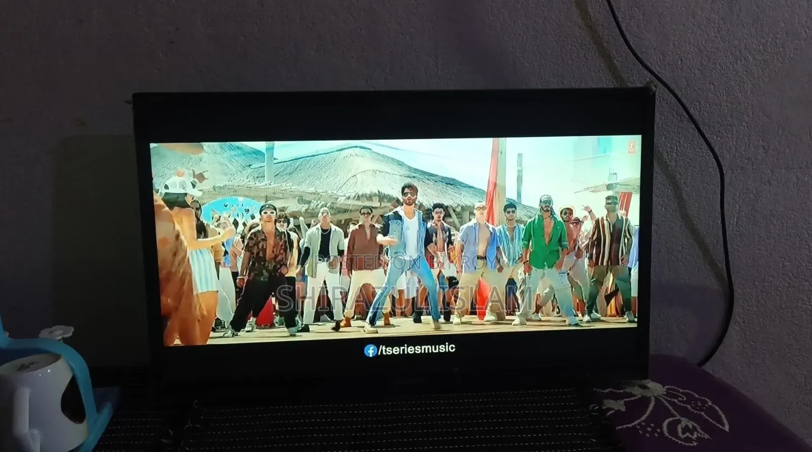 Walton 24" Almost New Led TV