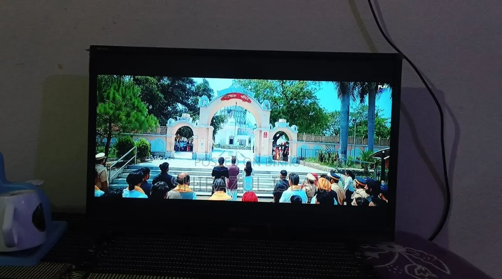 Walton 24" Almost New Led TV