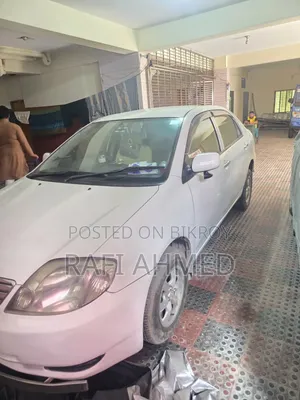 Toyota Corolla Sedan ২০০৩ সাদা