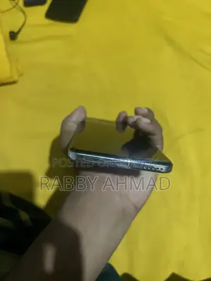 অনার ২০০ ২৫৬ জিবি হোয়াইট