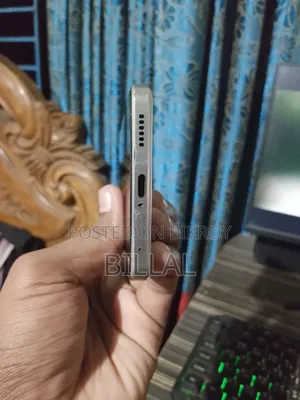 আইকিউও ২৫৬ জিবি