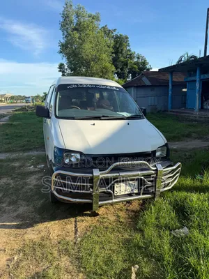টয়োটা টাউনএস ২০০৪ সাদা