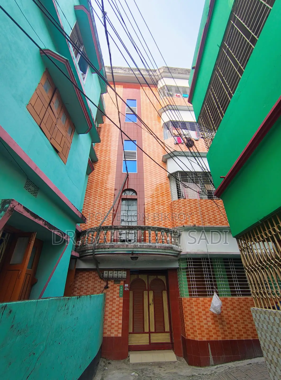 ছোট বনগ্রামে ৮ বেডরুমের বাড়ি বিক্রয়ের জন্য