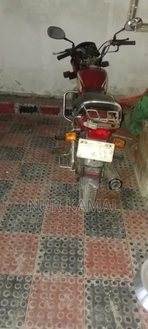 হিরো স্প্লেন্ডার প্লাস ব্ল্যাক এন্ড অ্যাকসেন্ট ২০১০ রেড