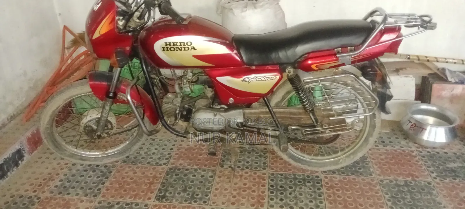 হিরো স্প্লেন্ডার প্লাস ব্ল্যাক এন্ড অ্যাকসেন্ট ২০১০ রেড