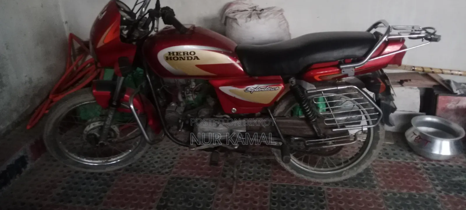 হিরো স্প্লেন্ডার প্লাস ব্ল্যাক এন্ড অ্যাকসেন্ট ২০১০ রেড