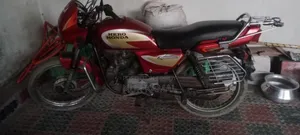 হিরো স্প্লেন্ডার প্লাস ব্ল্যাক এন্ড অ্যাকসেন্ট ২০১০ রেড