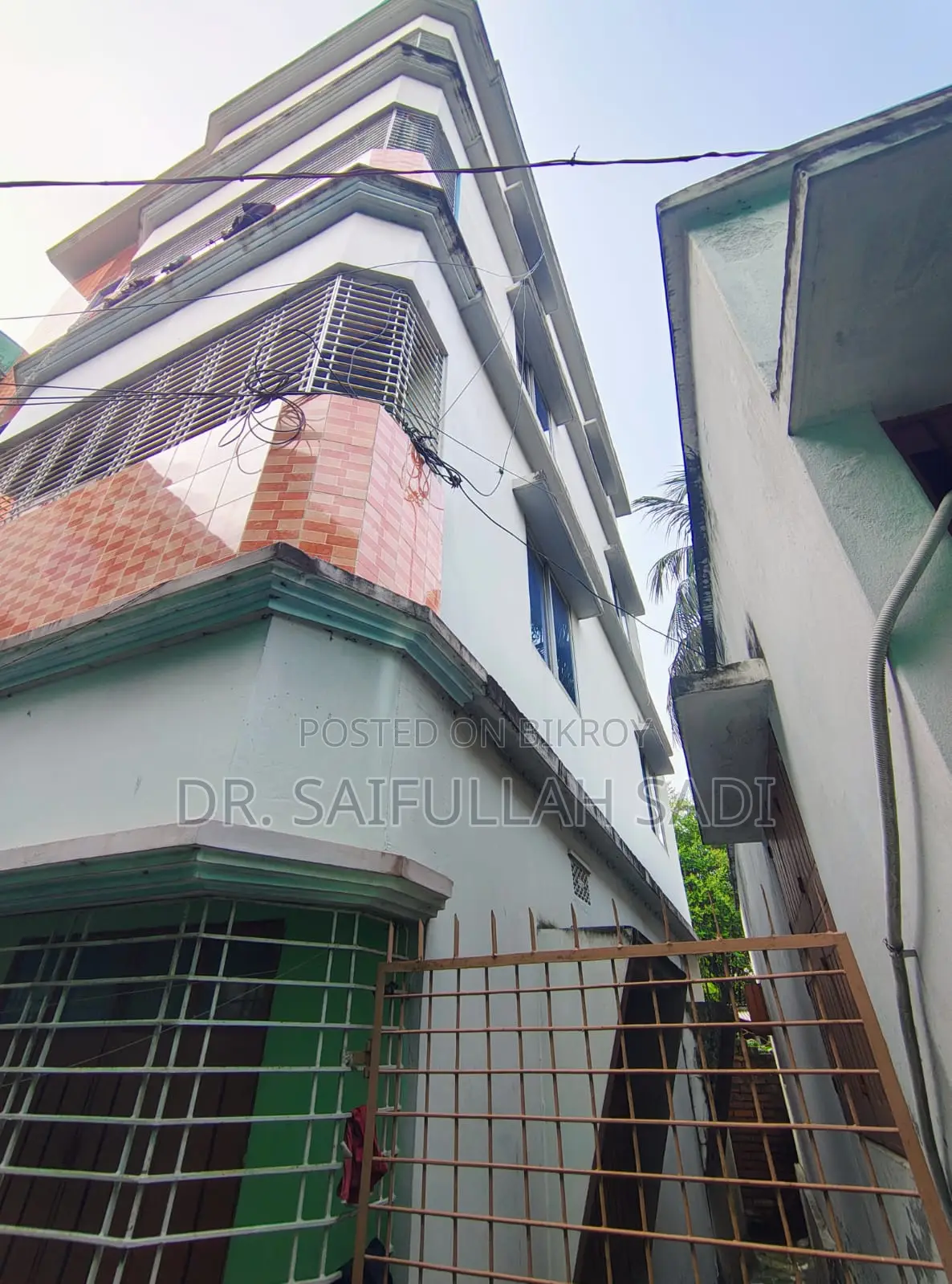 ছোট বনগ্রামে ৮ বেডরুমের বাড়ি বিক্রয়ের জন্য
