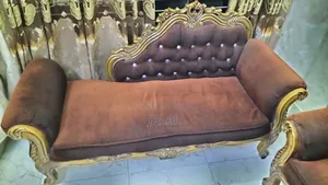 ভিক্টোরিয়া সোফা + ডিবাইন