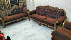 ভিক্টোরিয়া সোফা + ডিবাইন
