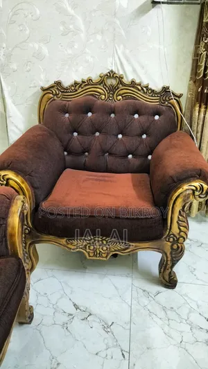 ভিক্টোরিয়া সোফা + ডিবাইন