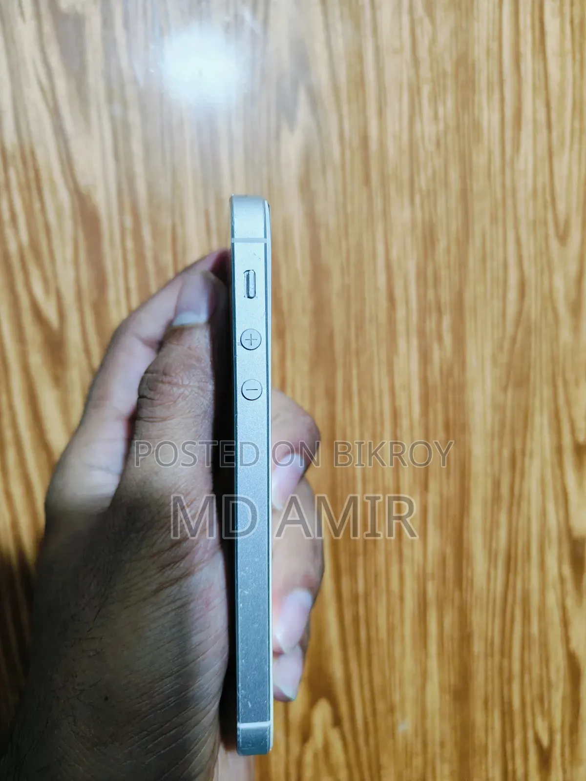 অ্যাপল আইফোন এসই ১৬ জিবি সিলভার