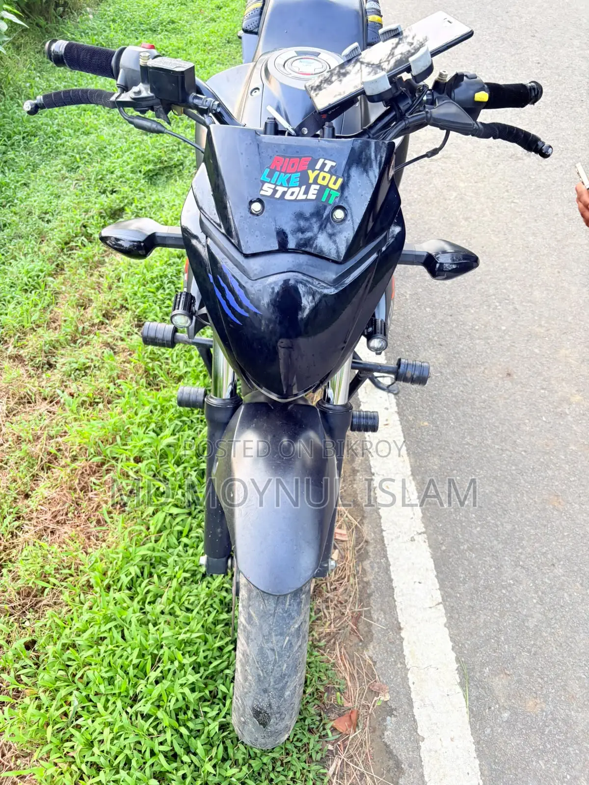 সুজুকি জিক্সার ২০২৩ ব্ল্যাক