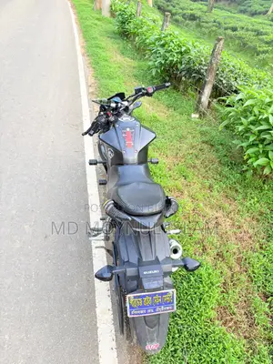 সুজুকি জিক্সার ২০২৩ ব্ল্যাক