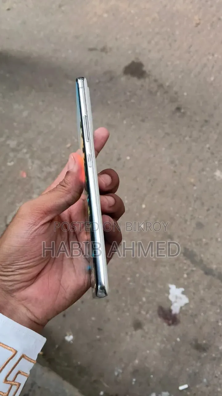 স্যামসাং গ্যালাক্সি এ৮২ ৫জি (গ্যালাক্সি কোয়ান্টাম ২) ১২৮ জিবি হোয়াইট