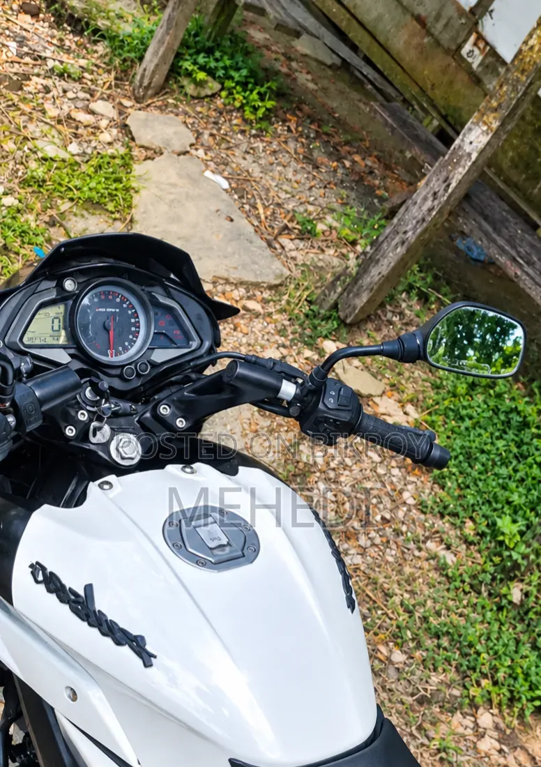 Bajaj Pulsar NS 160 2025 White