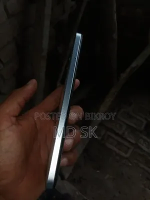 ইনফিনিক্স হট ৩০আই ১২৮ জিবি সাদা
