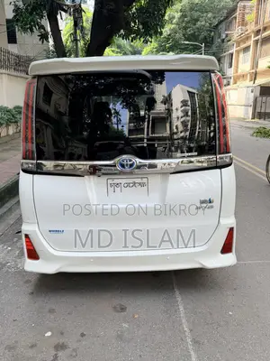 টয়োটা নোহা ১.৮ এফডব্লিউডি হাইব্রিড (৭ সিটার) ২০১৯ পার্ল