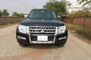 Mitsubishi Pajero V90 3.0 V6 GLS/GLX 2018 Black