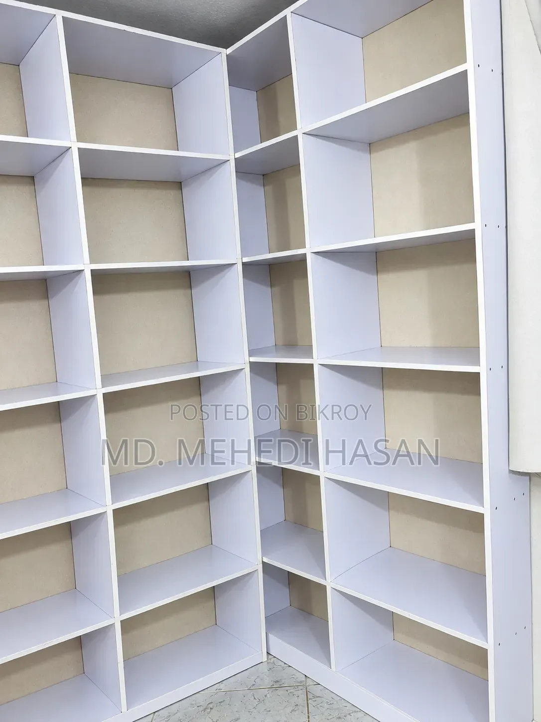দোকানে বা কারখানায় মাল রাখার রেখ