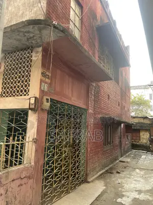 কাদিরগঞ্জে সাজানো ৪ বেডরুমের বাড়ি বিক্রয়ের জন্য