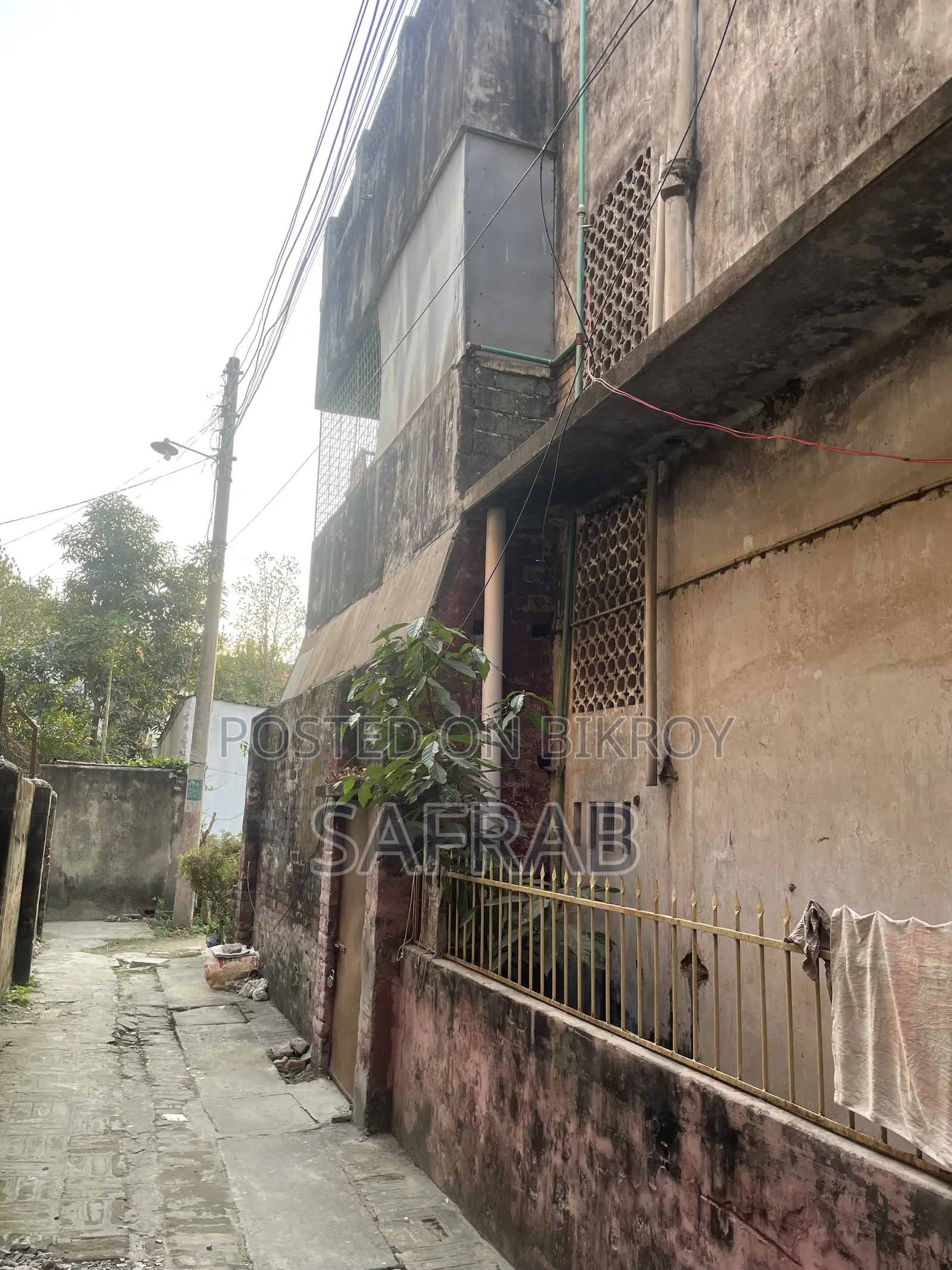 কাদিরগঞ্জে সাজানো ৪ বেডরুমের বাড়ি বিক্রয়ের জন্য