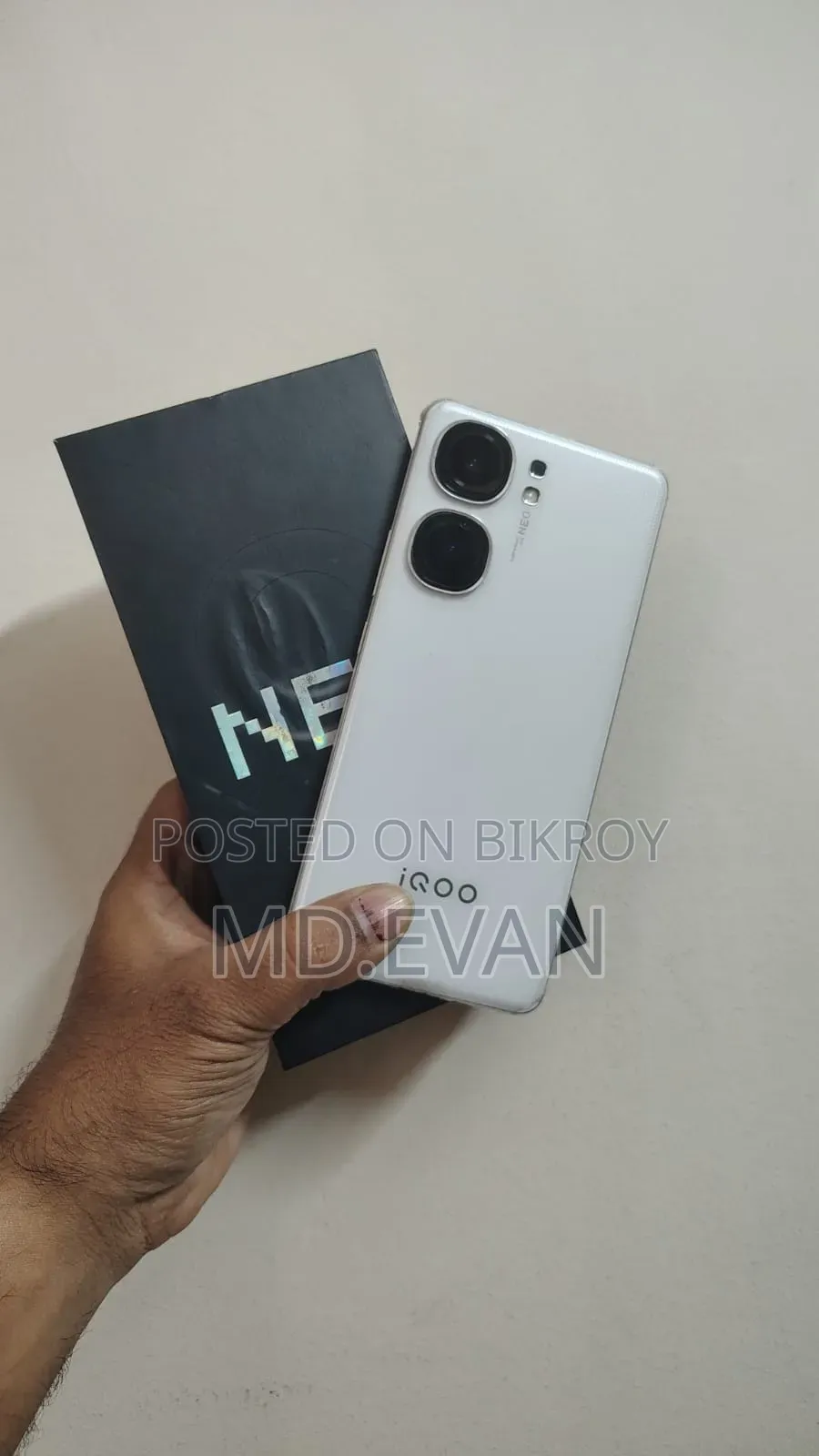 iQOO 256 GB White