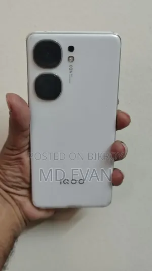 iQOO 256 GB White