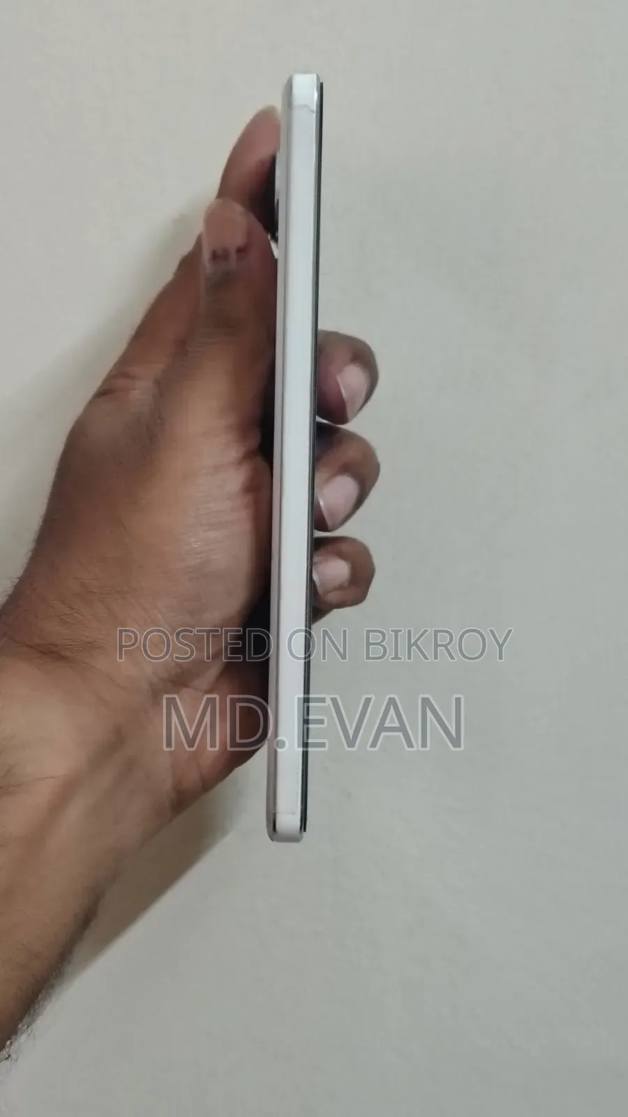 iQOO 256 GB White