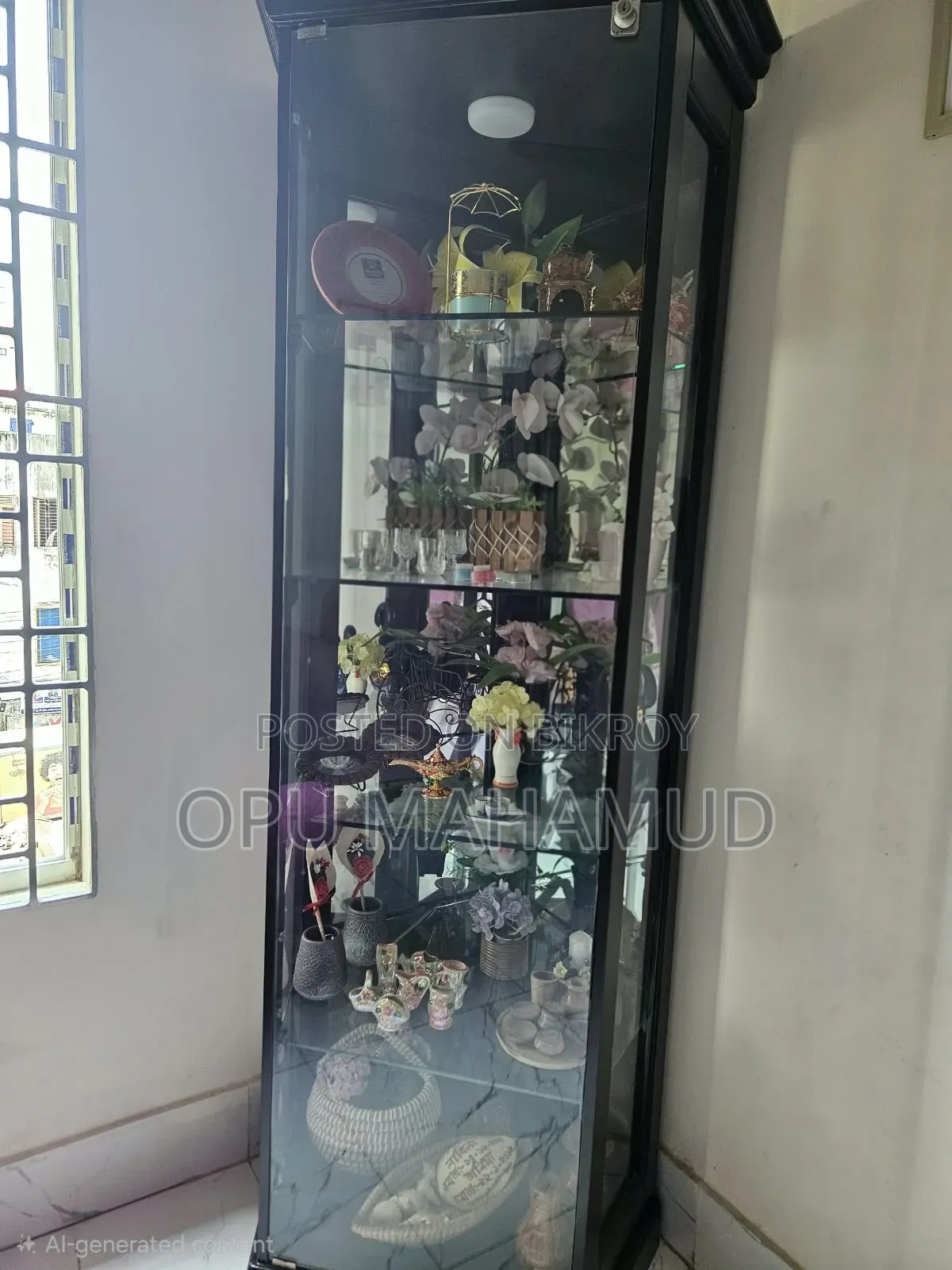 Beautiful Glass Showcase/Display Cabinet for Sale