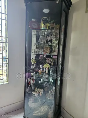 Beautiful Glass Showcase/Display Cabinet for Sale