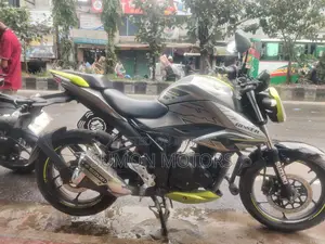 সুজুকি জিক্সার ২০২৫ গ্রে