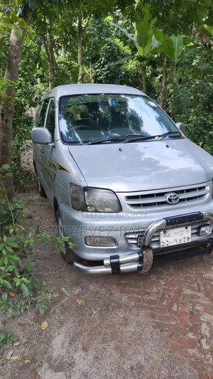 Toyota Noah 2.0 All-Wheel Drive (8 Seater) 2003 Silver