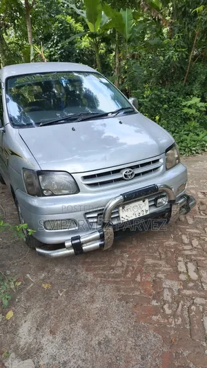 Toyota Noah 2.0 All-Wheel Drive (8 Seater) 2003 Silver