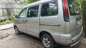 Toyota Noah 2.0 All-Wheel Drive (8 Seater) 2003 Silver