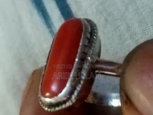 একটি উন্নত মানের প্রবালের আংটি