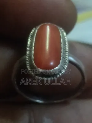 একটি উন্নত মানের প্রবালের আংটি