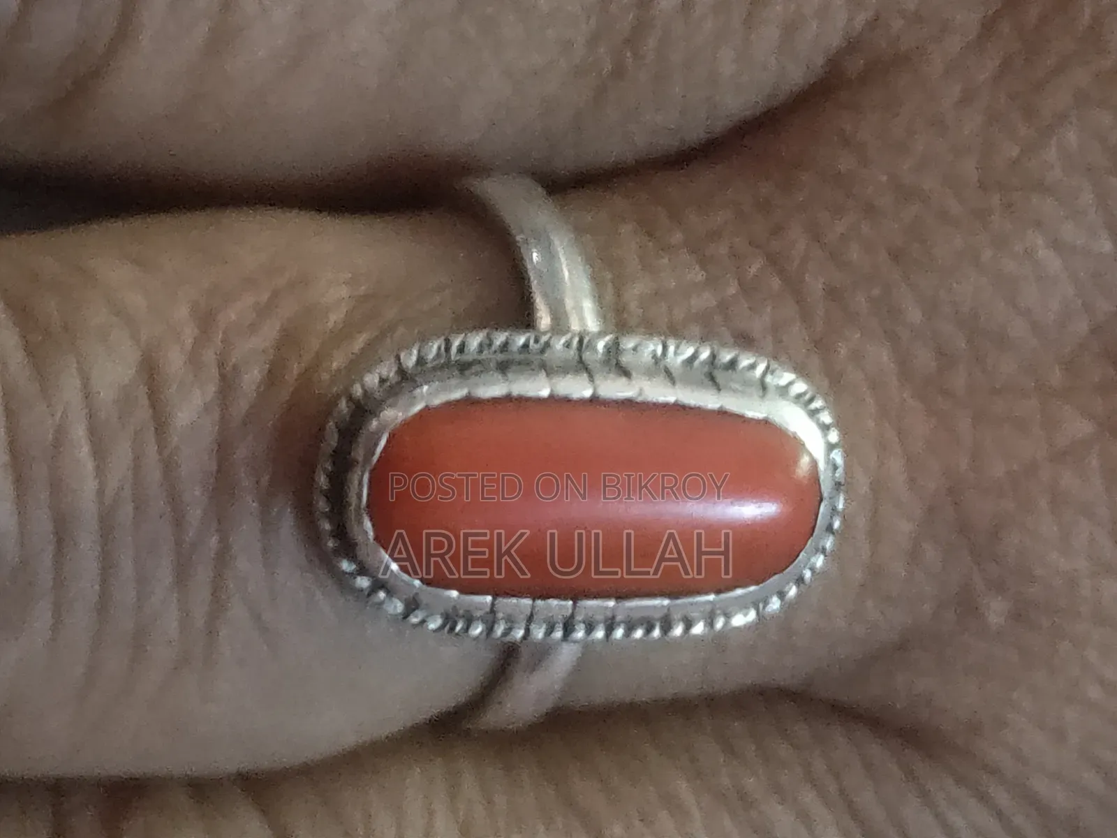 একটি উন্নত মানের প্রবালের আংটি