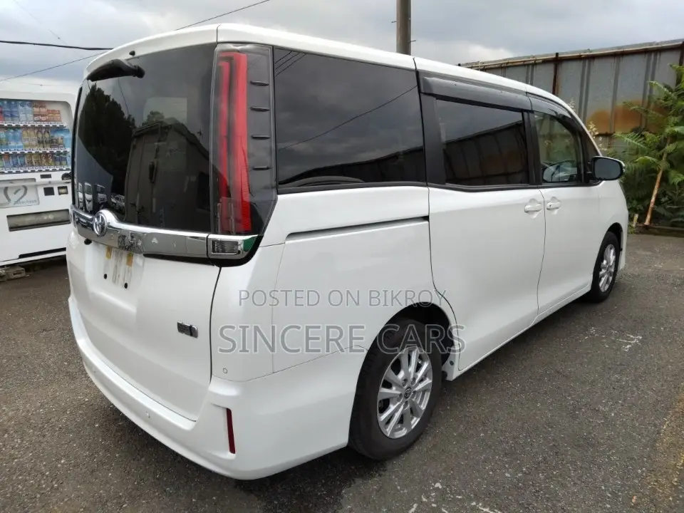 Toyota Noah 1.8 Front-Wheel Drive Hybrid (7 seater) 2021 Pearl