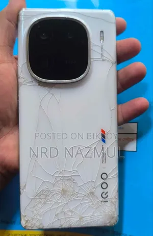 আইকু ১২ ৫১২ জিবি সাদা