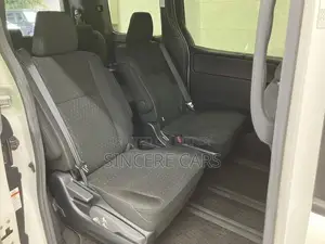 Toyota Noah 1.8 Front-Wheel Drive Hybrid (7 seater) 2021 Pearl