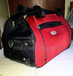 ট্রাভেলিং ব্যাগ
